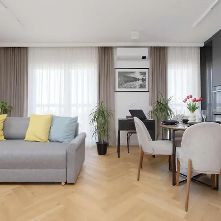 Luxury Air-conditioned With Parking In By Renters Prestige アパート ワルシャワ