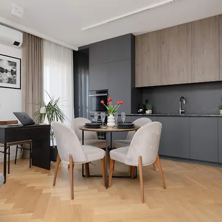 アパート Luxury Air-conditioned With Parking In By Renters Prestige ワルシャワ