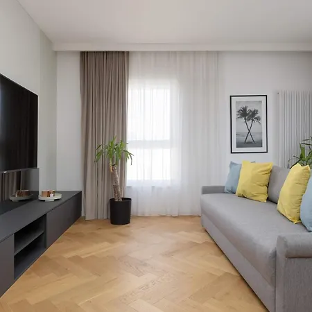 Luxury Air-conditioned With Parking In By Renters Prestige *