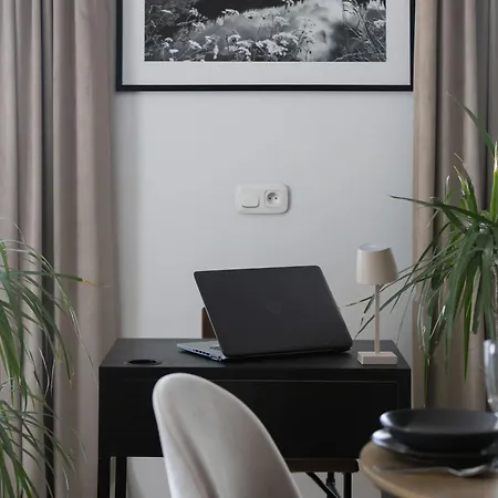 Luxury Air-conditioned With Parking In By Renters Prestige