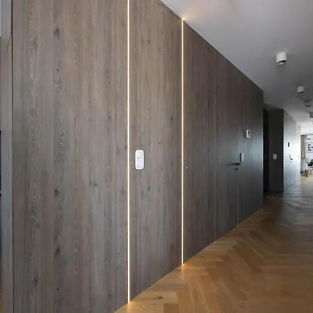 Luxury Air-conditioned With Parking In By Renters Prestige Warschau