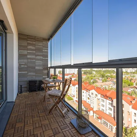 Luxury Air-conditioned With Parking In By Renters Prestige